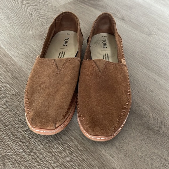 Toms Slip Ons - Picture 2 of 6